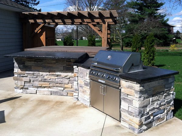 DIY Outdoor Kitchen Inspiration & Brick Ovens - Round Grove Products